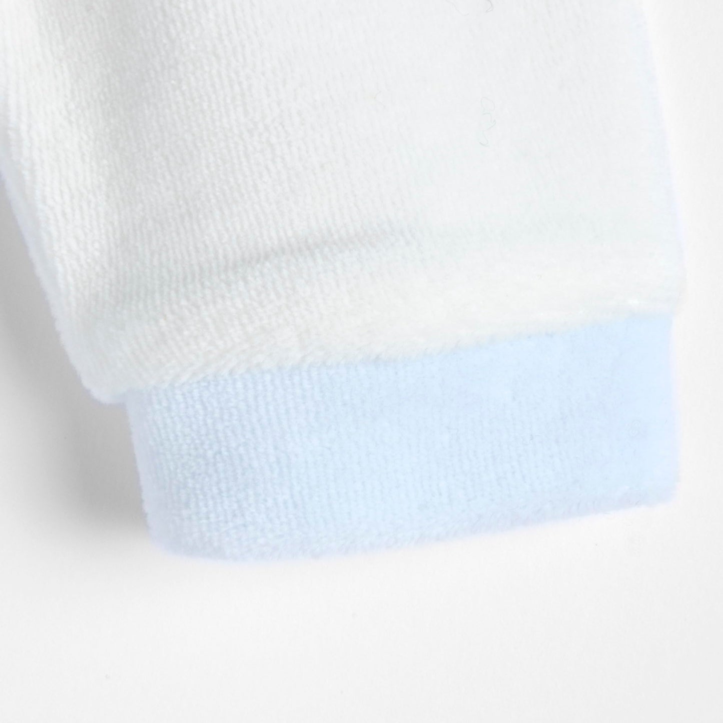 Chicco, Baby-Strampler für Jungen und Mädchen aus warmem und weichem Velours, mit praktischer Knopföffnung, ideal für den Winter, Babykleidung für 0-24 Monate, entworfen in Italien