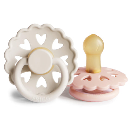 FRIGG Fairytale Schnuller 2 Packung | Latex Schnuller | BPA-Frei | Hergestellt in Dänemark | Symmetrischer Sauger in Kirschform (Twilight Mauve/Primrose, Größe 1 (0-6 Monate))
