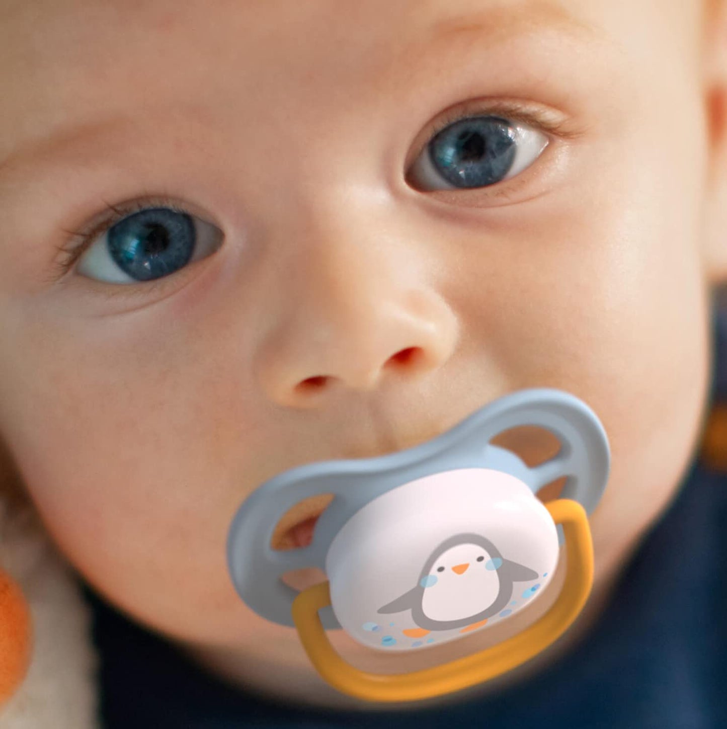 Philips Avent Schnuller Ultra air, 0 bis 6 Monate, kiefergerecht und BPA-frei, 2 Stück, mit Sterilisier- und Transportbox, SCF080/17