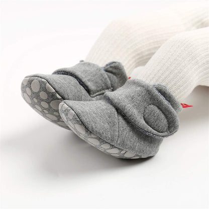 Edoton Infant Boys Girls Warm Slippers Winter White Cute Soft Cotton Unisex Non-Slip Baby Shoes for Christmas First Birthday Gift.