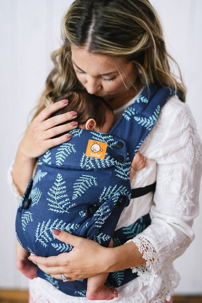 Tula Explore Babytrage für Neugeborene ab Geburt, 3-in-1 Baby-Tragetasche Bauchtrage Rückentrage Ergonomisch (3,2-20,4 kg), Play