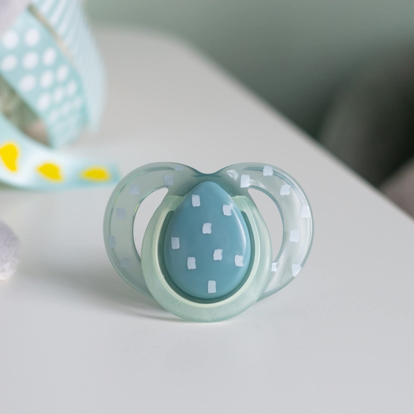 Tommee Tippee Schnuller für die Nacht, symmetrisches kieferorthopädisches Design, BPA-freies Silikonbeutel, 6—18 m, Packung mit 6 Schnullern - Meloni2