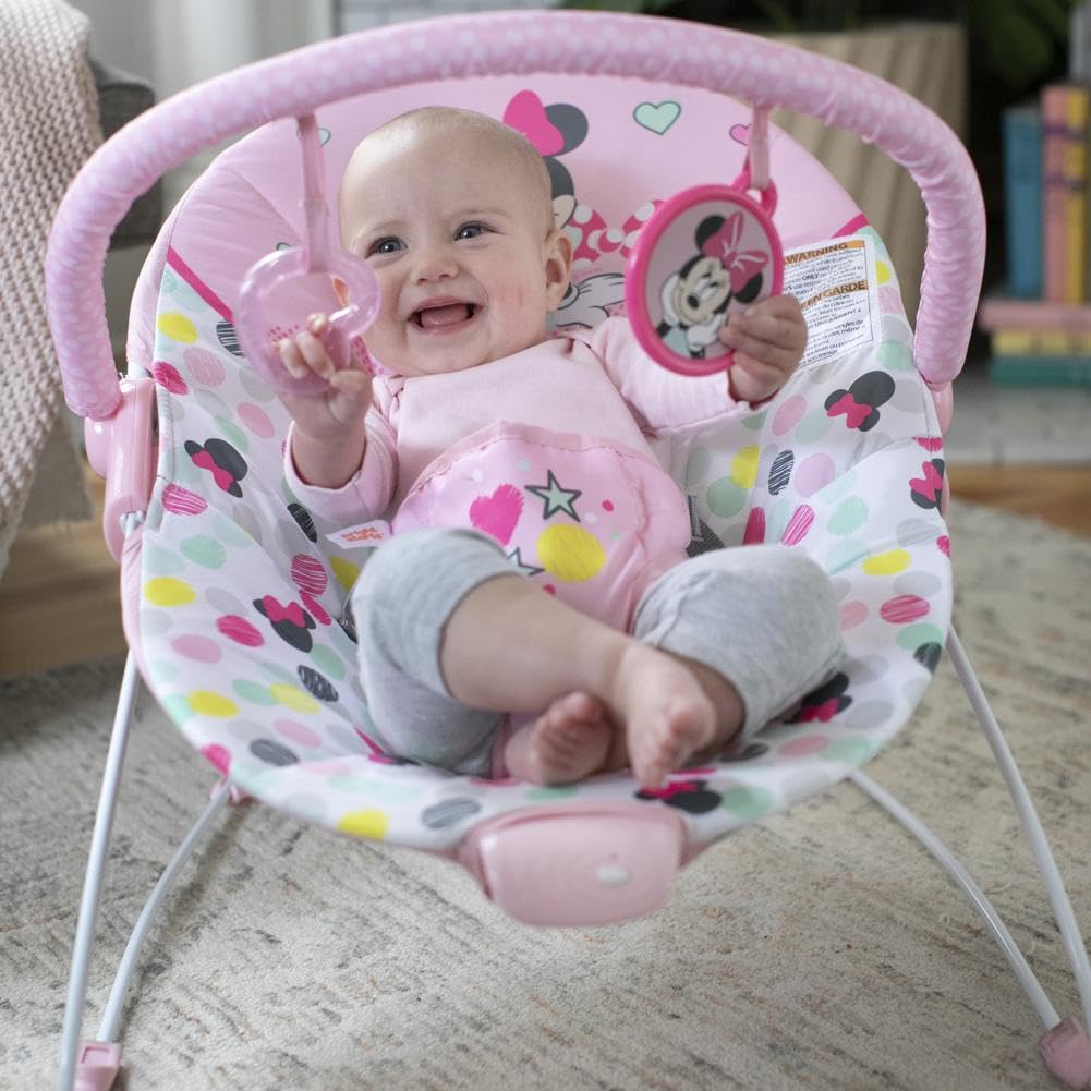 Bright Starts, Disney Baby, Minnie Mouse Spotty Dotty, Babywippe mit Vibrationen, maschinenwaschbarem Sitzpolster, rutschfesten Füßen und 2 Spielzeugen, ab 0 monate