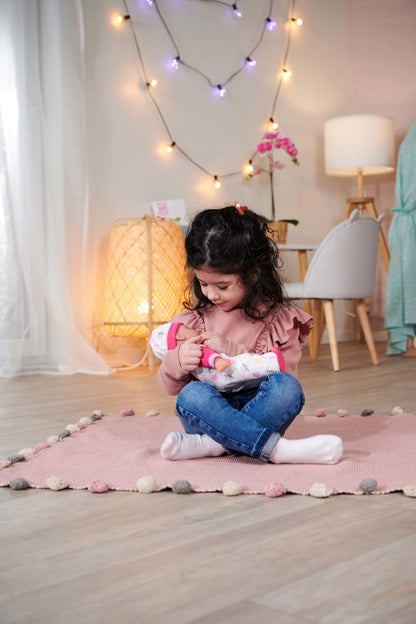 Simba 105140004 - Laura Cutie, Weichkörperpuppe mit Schlafaugen im süßen Kätzchenstrampler, 5 Sounds, 30cm, ab 12 Monaten