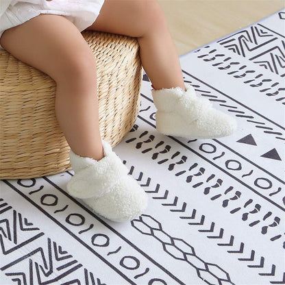 Edoton Infant Boys Girls Warm Slippers Winter White Cute Soft Cotton Unisex Non-Slip Baby Shoes for Christmas First Birthday Gift.