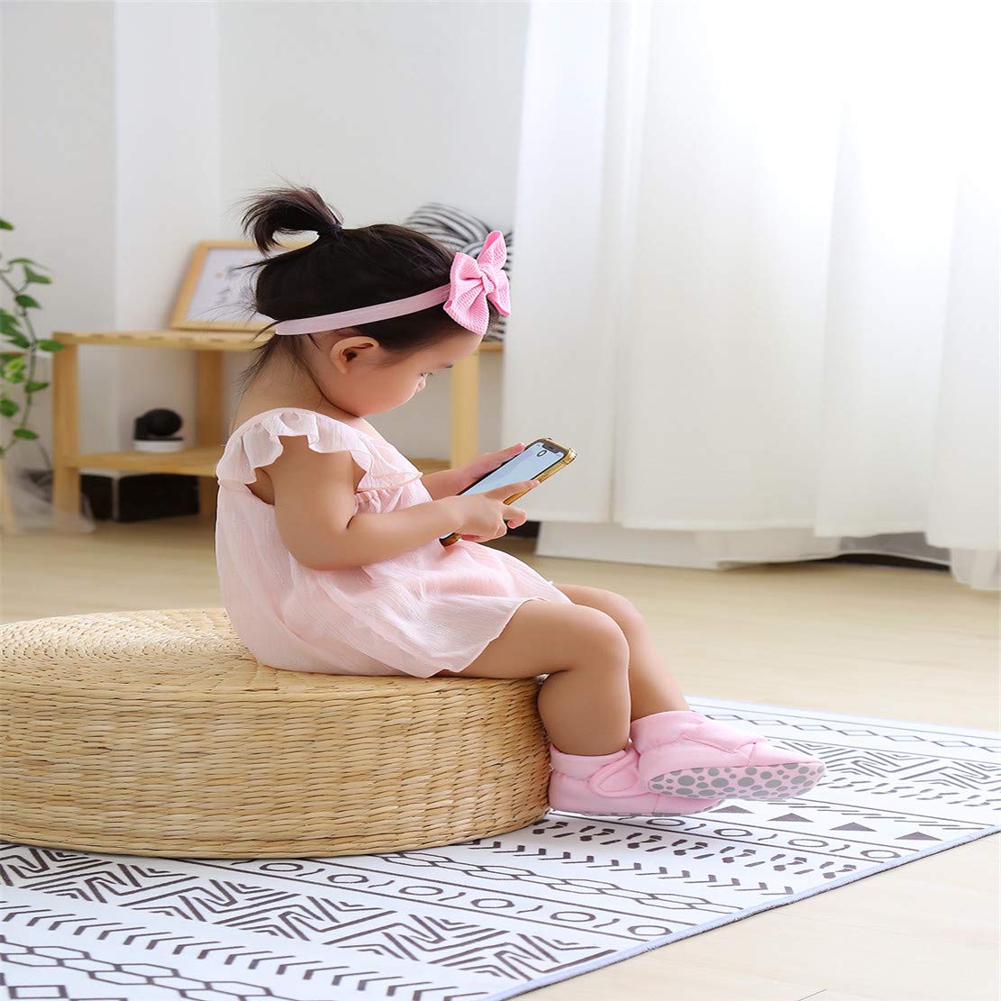 Edoton Infant Boys Girls Warm Slippers Winter White Cute Soft Cotton Unisex Non-Slip Baby Shoes for Christmas First Birthday Gift.