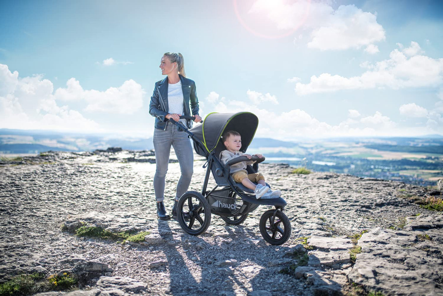 Hauck Runner, Schwarz/Neongelb - Robuster All-Terrain-Pugchair mit Regenschutz, XL Pneumatische Lufträder, verstellbare Rückenlehne von Geburt bis zu 22 kg, höhenverstellbarer Griff, XL Mesh-Fenster