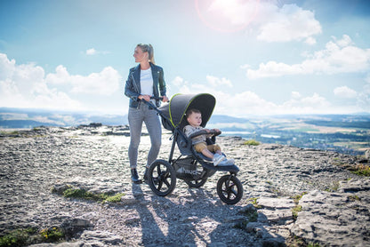 Hauck Runner, Schwarz/Neongelb - Robuster All-Terrain-Pugchair mit Regenschutz, XL Pneumatische Lufträder, verstellbare Rückenlehne von Geburt bis zu 22 kg, höhenverstellbarer Griff, XL Mesh-Fenster