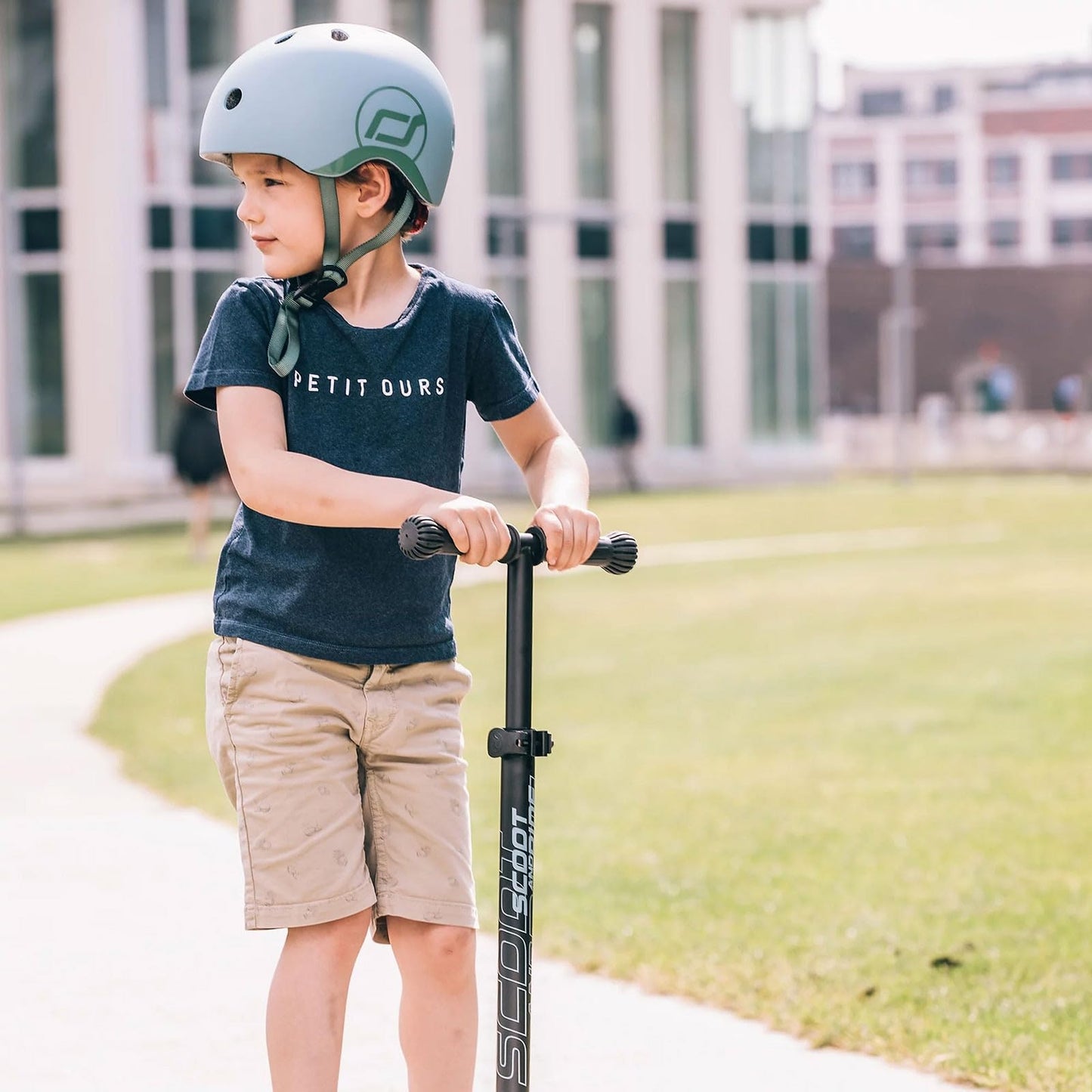 Scoot and Ride Babyhelm mit verstellbaren Trägern, Mattes Finish, Größen XXS, inklusive LED-Sicherheitslicht und weicher Fleece-Polsterung für zusätzlichen Schutz