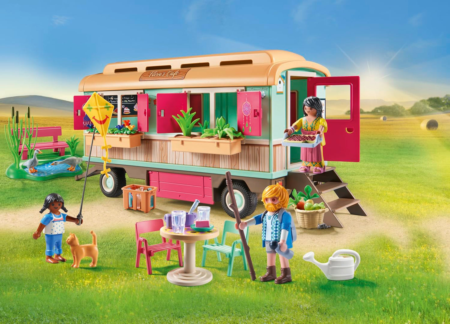 PLAYMOBIL Country 71441 Gemütliches Bauwagencafé, spielerisches Lernen mit liebevoll gestaltetem Bauwagen, detailreicher Austattung und einem Gänseteich, nachhaltiges Spielzeug für Kinder ab 4 Jahren