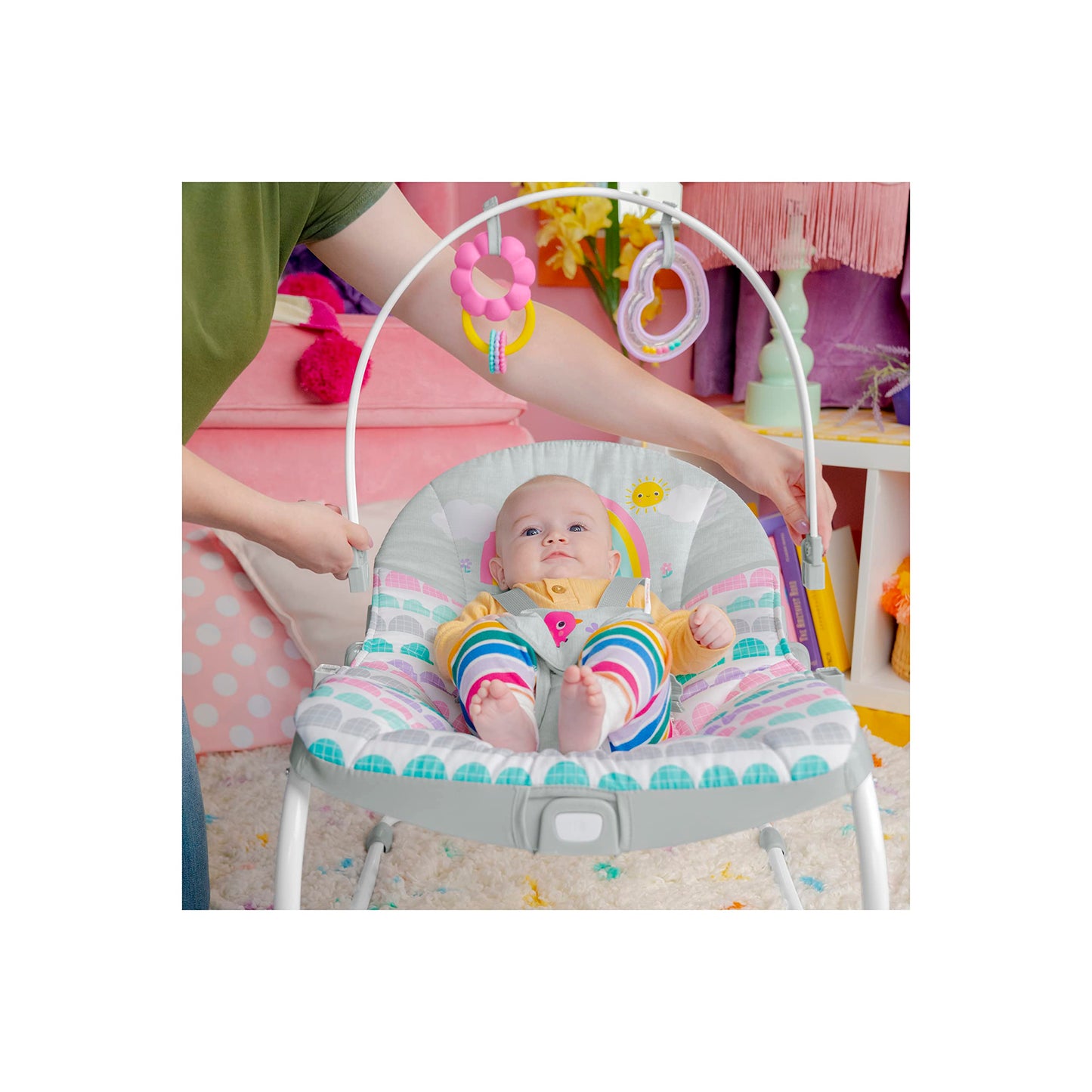 Bright Starts, Disney Baby Minnie Mouse Forever Besties, Wippe für Babies und Kleinkinder, mit beruhigenden Vibrationen, abnehmbarem Spielzeugbogen und 2 Spielzeugen, rose, 12209
