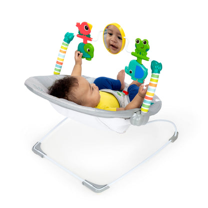 Bright Starts, Babywippe Babyschaukel Safari Fun mit Beruhigenden Vibrationen, Spielbogen mit 2 Spielzeugen, 3-Punkte-Gurt Sitz, Maschinenwaschbares Sitzpolster, ab der Geburt bis 9kg