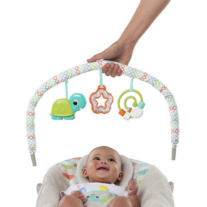 Bright Starts, Babywippe Babyschaukel Happy Safari mit beruhigenden Vibrationen & 7 Melodien, abnehmbarer Kopfstütze und Spielbogen mit 3 Spielzeugen, Lautstärkeregeler, ab der Geburt bis 9kg
