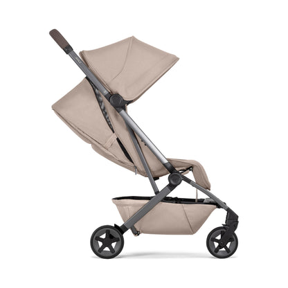 Joolz Aer2 Reise-Kinderwagen – Kompakter Reisebuggy für Babys und Kleinkinder, Einhand-Faltung, Liegefunktion & UPF 50+ Sonnendach, Flugzeug Handgepäck tauglich, ideal für Reisen (Space Black)
