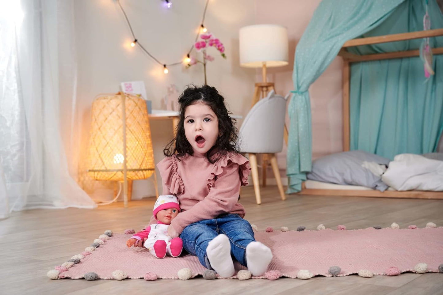 Simba 105140004 - Laura Cutie, Weichkörperpuppe mit Schlafaugen im süßen Kätzchenstrampler, 5 Sounds, 30cm, ab 12 Monaten