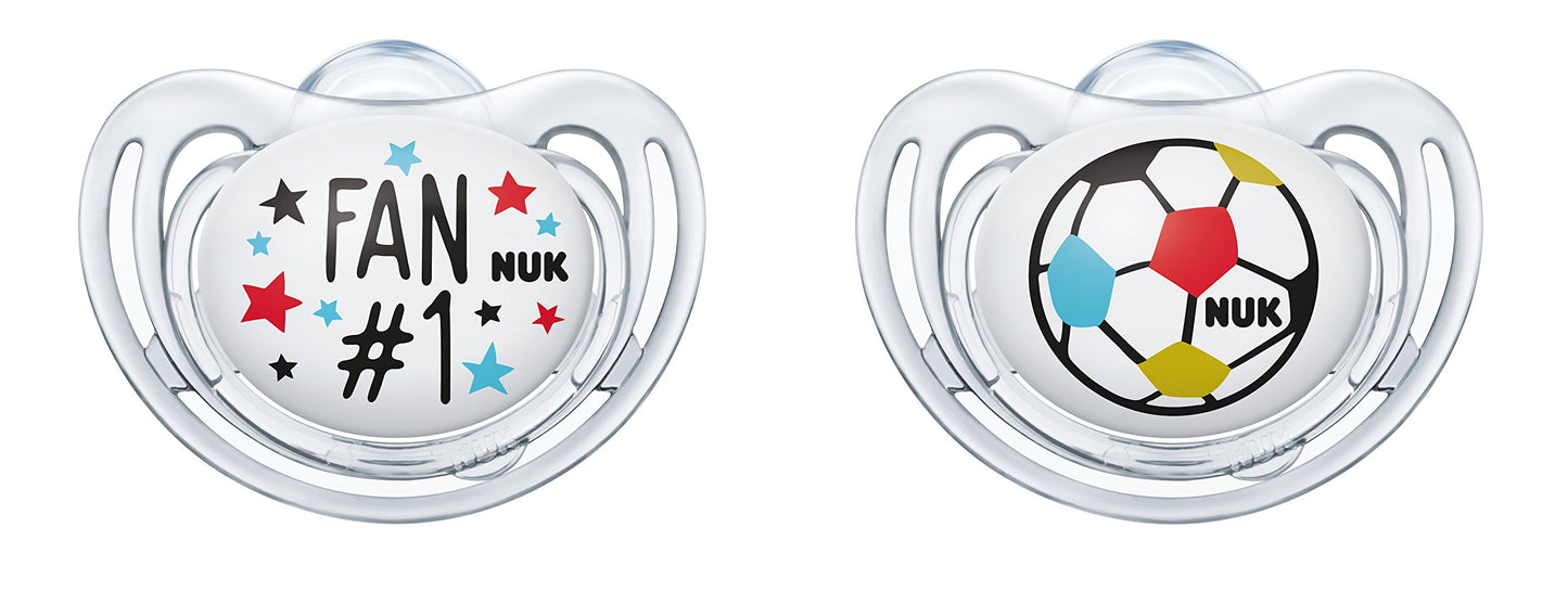 NUK Freestyle Silikon-Schnuller Fußball-Edition, kiefergerechte Form, 6-18 Monate, 2 Stück, mehrfarbig