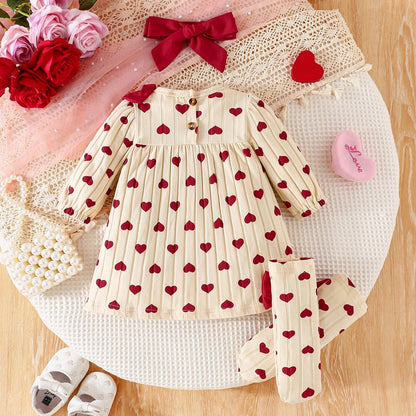 Neugeborenes Mädchen Erdbeerkleid Valentinstag Outfit Langarm Rippstrick Kleid mit Herzchenprint mit Stirnband und Söckchen Bekleidungsset