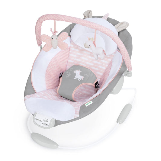 Ingenuity, Babywippe Babyschaukel Morrison mit beruhigenden Vibrationen & 8 Melodien, Spielbogen mit 2 Spielzeugen, Lautstärkeregler, gepolsterter Kopfstütze, 3-Punkte-Gurt, ab der Geburt bis 9kg