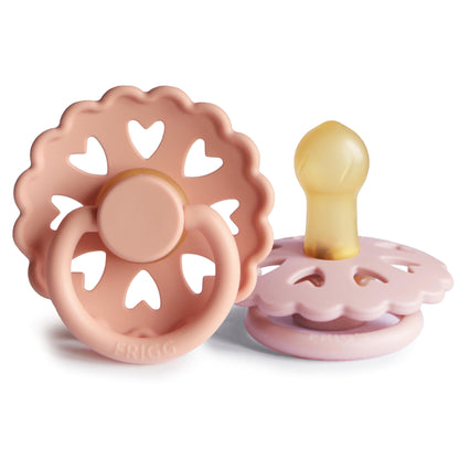 FRIGG Fairytale Schnuller 2 Packung | Latex Schnuller | BPA-Frei | Hergestellt in Dänemark | Symmetrischer Sauger in Kirschform (Twilight Mauve/Primrose, Größe 1 (0-6 Monate))