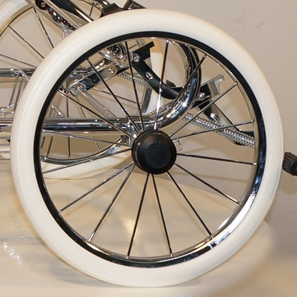 EICHHORN Weidenkorb Kinderwagen, Korb Weiß, Stoff Beige - große Liegefläche, weich gefedert, inklusive Matratze und Regenschutzbezug