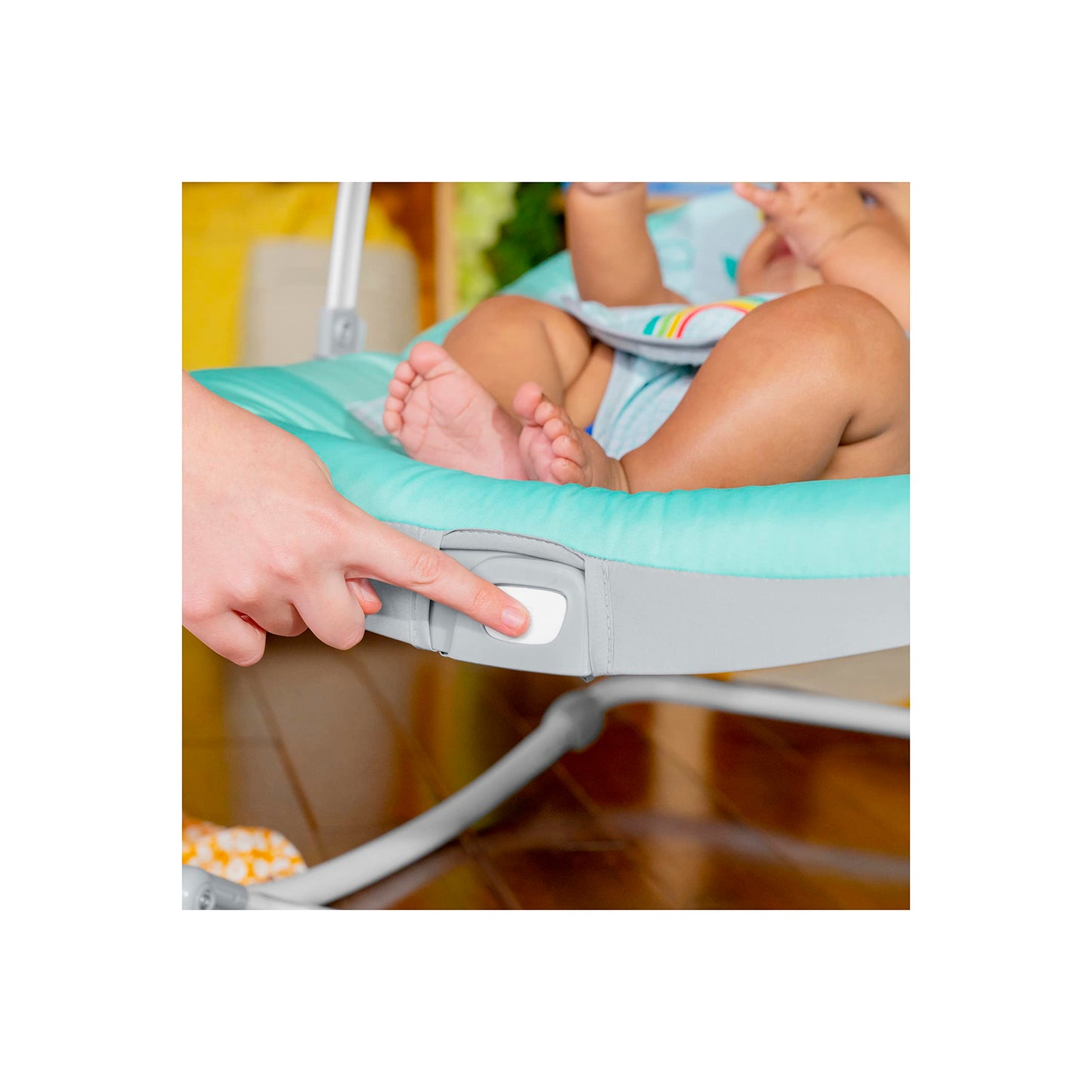 Bright Starts, Disney Baby Minnie Mouse Forever Besties, Wippe für Babies und Kleinkinder, mit beruhigenden Vibrationen, abnehmbarem Spielzeugbogen und 2 Spielzeugen, rose, 12209
