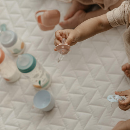 Suavinex, Set mit 2 Schnullern für Babys 0-6 Monate, Symmetrisch, Super weich und flexibel, Dreams Pink, 2er-Pack