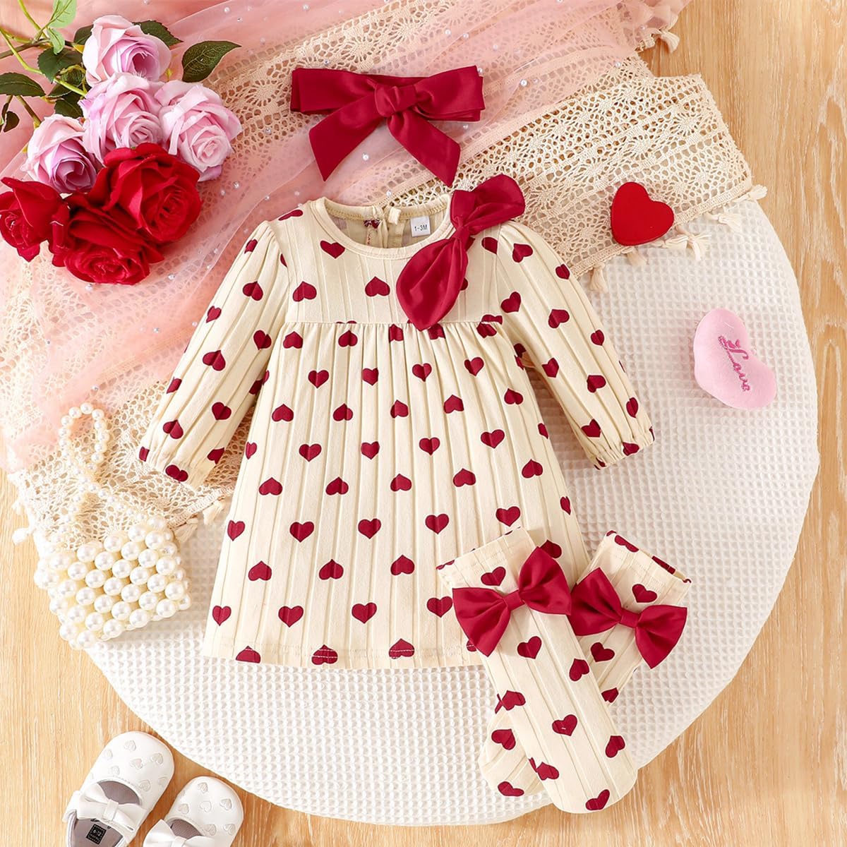 Neugeborenes Mädchen Erdbeerkleid Valentinstag Outfit Langarm Rippstrick Kleid mit Herzchenprint mit Stirnband und Söckchen Bekleidungsset