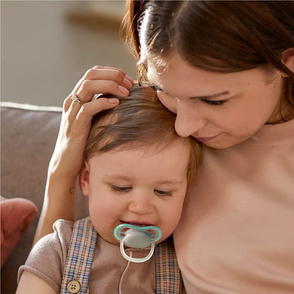 Philips Avent Packung mit 4 leichten, atmungsaktiven Ultra Air Schnullern: 2 leuchtende Schnuller und 2 Tagesschnuller, 18M+ (Modell SCF349/43) - Meloni2