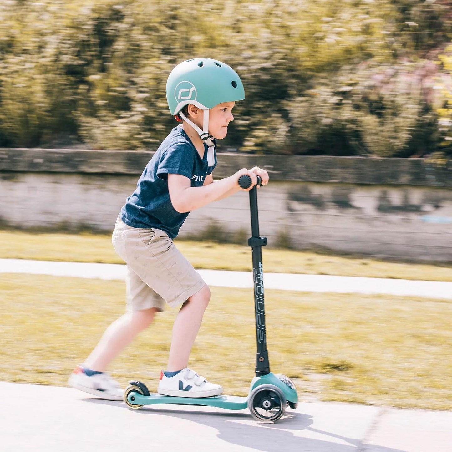 Scoot and Ride Babyhelm mit verstellbaren Trägern, Mattes Finish, Größen XXS, inklusive LED-Sicherheitslicht und weicher Fleece-Polsterung für zusätzlichen Schutz