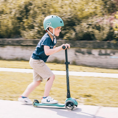 Scoot and Ride Babyhelm mit verstellbaren Trägern, Mattes Finish, Größen XXS, inklusive LED-Sicherheitslicht und weicher Fleece-Polsterung für zusätzlichen Schutz