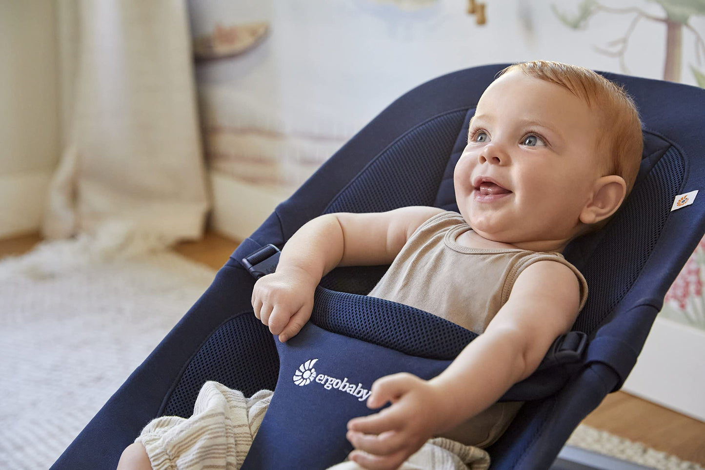Ergobaby 3-in-1 Evolve Bouncer, Ergonomische Babywippe für Neugeborene ab Geburt bis zum Kleinkind, Babyschaukel mit Neugeboreneneinsatz (2,5 kg - 13,2 kg), Midnight Blue
