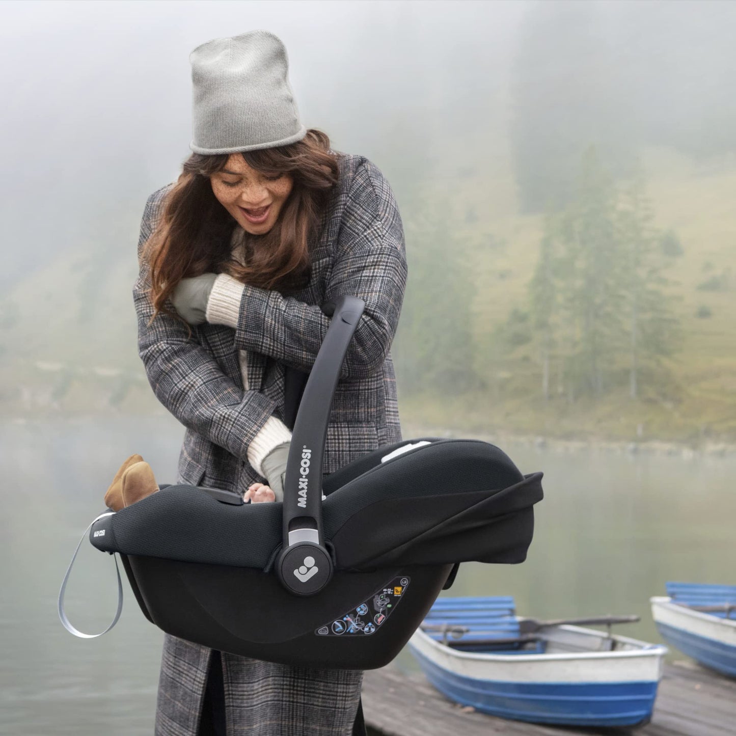 Maxi-Cosi CabrioFix i-Size, Babyschale, 0–12 Monate, max. 12 kg, leichter i-Size Kindersitz (3,2 kg), Sonnenverdeck, gepolsterter Sitz, für viele Maxi-Cosi Kinderwagen, Essential Green - Meloni2