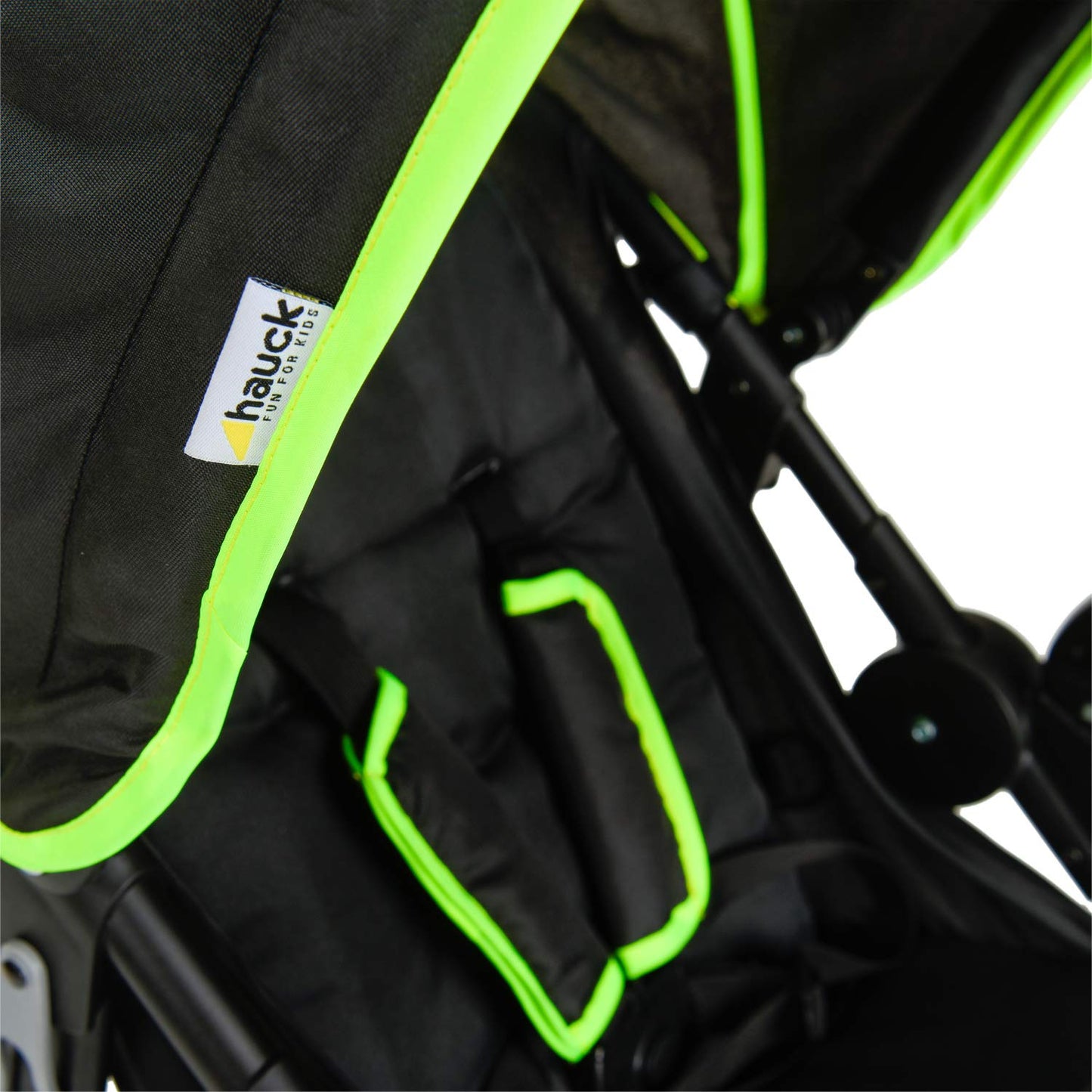 Hauck Runner, Schwarz/Neongelb - Robuster All-Terrain-Pugchair mit Regenschutz, XL Pneumatische Lufträder, verstellbare Rückenlehne von Geburt bis zu 22 kg, höhenverstellbarer Griff, XL Mesh-Fenster