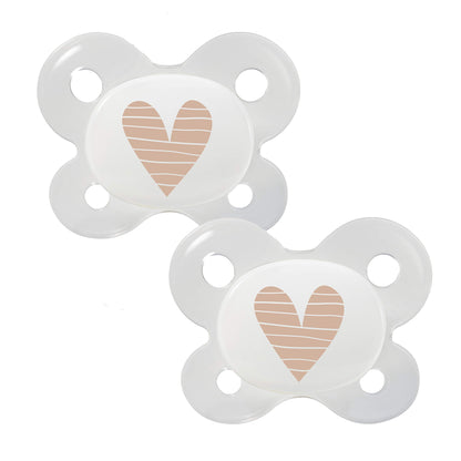 Dentistar® Silikon Schnuller 2er-Set – Größe 0 für 0-2 Monate – Zahnfreundlicher & kiefergerechter Silikonschnuller mit Dental-Stufe – Beige mit Herz-Motiv – BPA-frei – Made in Germany