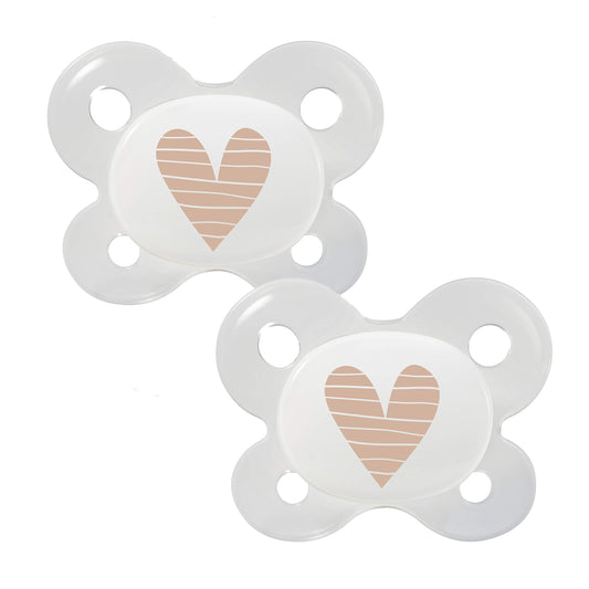 Dentistar® Silikon Schnuller 2er-Set – Größe 0 für 0-2 Monate – Zahnfreundlicher & kiefergerechter Silikonschnuller mit Dental-Stufe – Beige mit Herz-Motiv – BPA-frei – Made in Germany