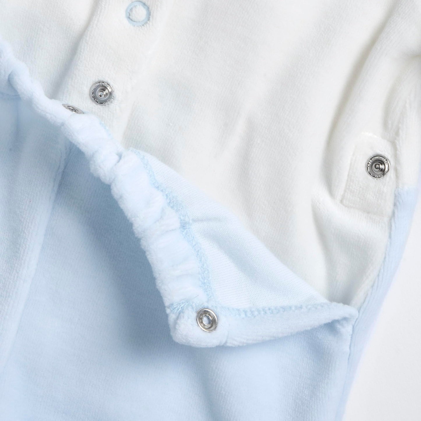 Chicco, Baby-Strampler für Jungen und Mädchen aus warmem und weichem Velours, mit praktischer Knopföffnung, ideal für den Winter, Babykleidung für 0-24 Monate, entworfen in Italien