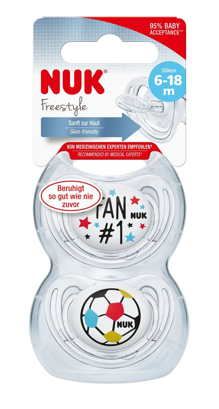 NUK Freestyle Silikon-Schnuller Fußball-Edition, kiefergerechte Form, 6-18 Monate, 2 Stück, mehrfarbig