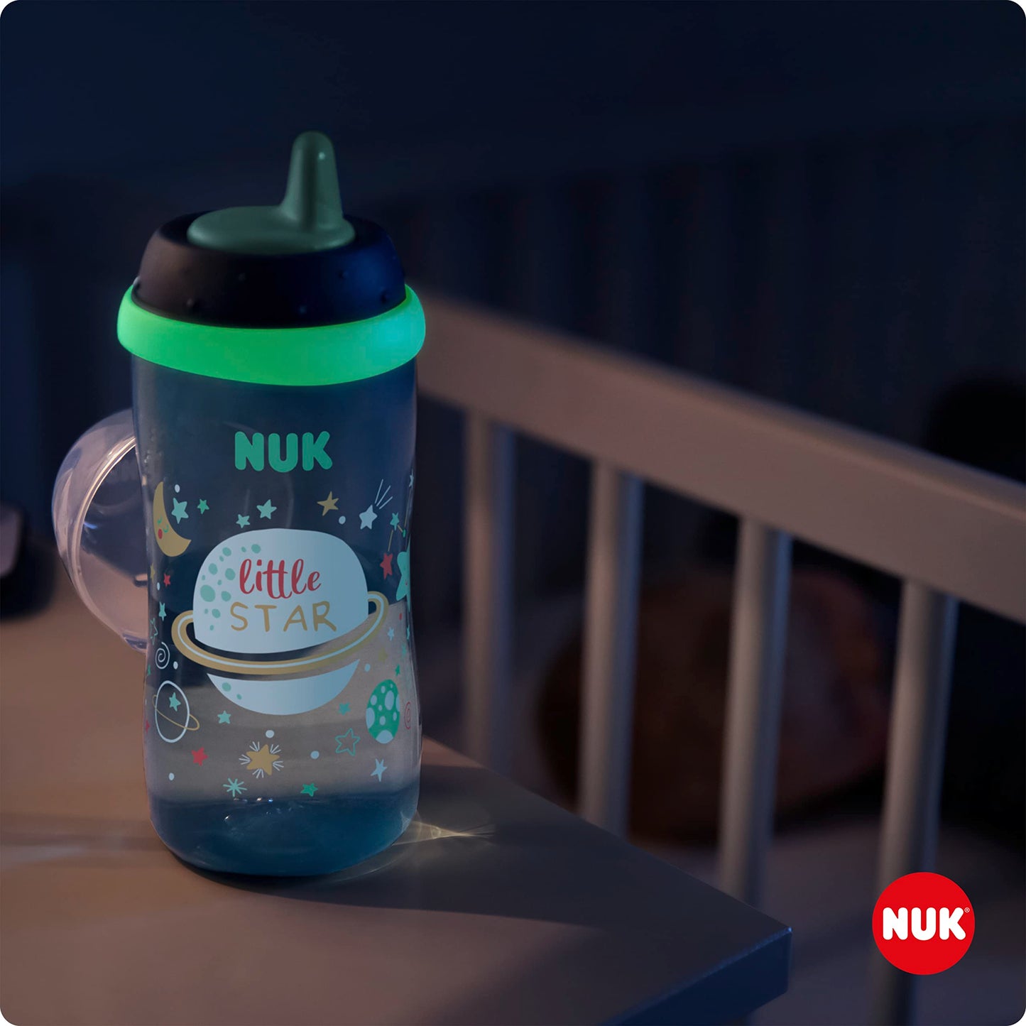 NUK Kiddy Cup Night Trinklernflasche | Schnabeltasse mit Leuchteffekt | 12+ Monate | Auslaufsicher mit harter Trinktülle | Clip und Schutzkappe | BPA-frei | 300 ml | Planeten (blau), 10255678 - Meloni2