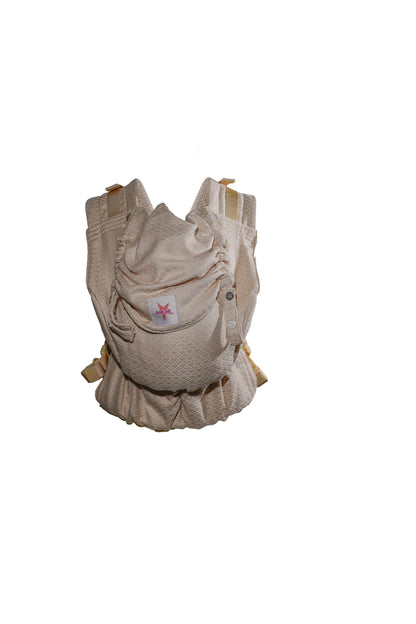 KOKADI Flip X Heart2Heart Cream (Unisize) - Die perfekte Kombi aus dem Komfort eines Fullbuckles und dem Tragen überkreuzt - Ab Geburt - 15 kg, handgefertigt aus 100% Bio-Baumwolle - Beige