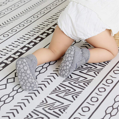 Edoton Infant Boys Girls Warm Slippers Winter White Cute Soft Cotton Unisex Non-Slip Baby Shoes for Christmas First Birthday Gift.