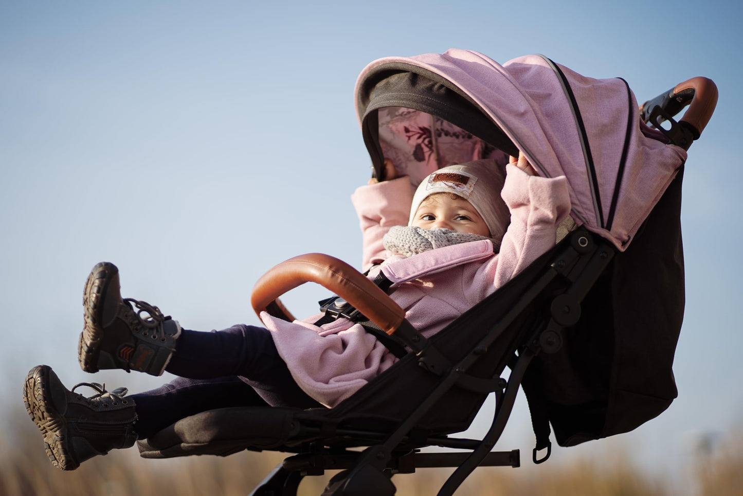 MoMi ESTELLE Reise Buggy Klein Zusammenklappbar - Kinderwagen Klappbar für Kinder bis 15kg ab 6 Monaten - Reisebuggy mit Liegefunktion - Kinderbuggy Leicht 7,5kg - 5-Punkt-Sicherheitsgurt