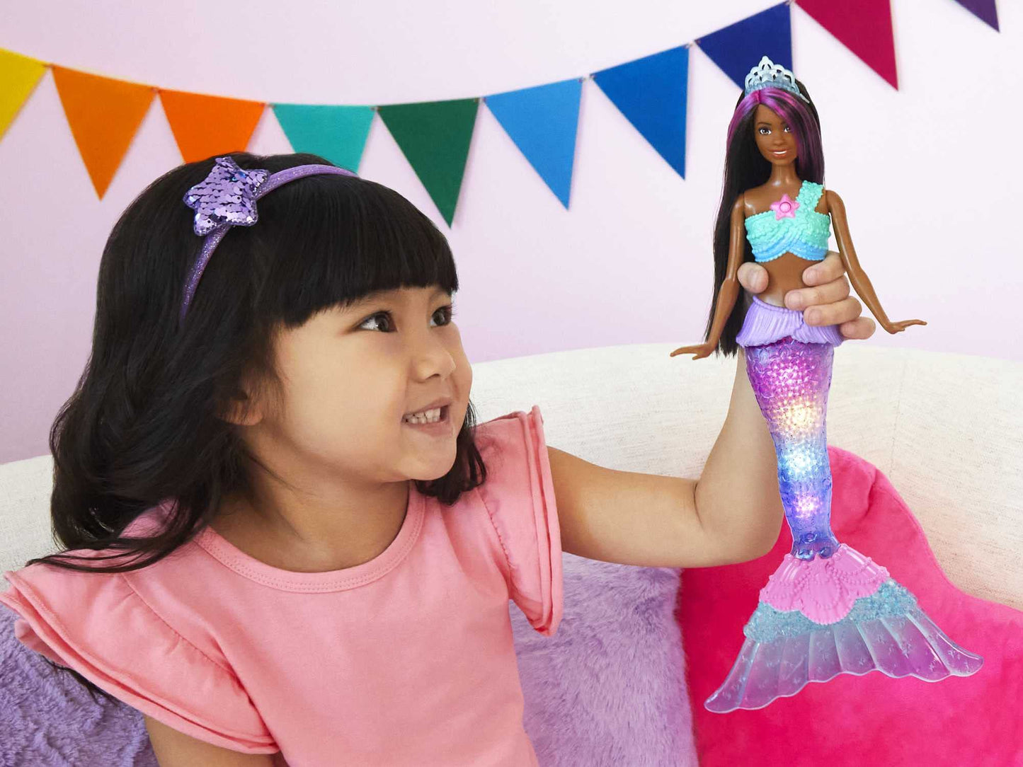 Barbie Dreamtopia Zauberlicht Meerjungfrau Puppe mit blonden Haaren, Barbiepuppe mit Meerjungfrauenschwanz, geeignet als Geschenk für Kinder ab 3 Jahren, HDJ36