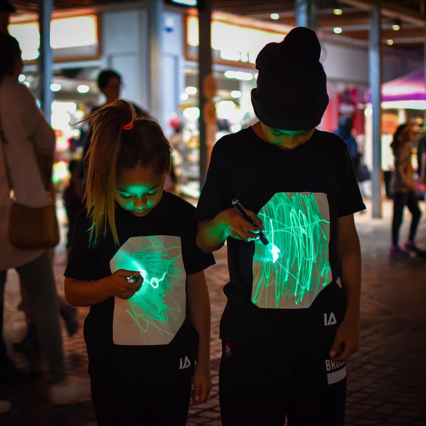 Illuminated Apparel Leuchtet Im Dunkeln Interaktives Leucht-T-Shirt