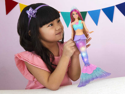 Barbie Dreamtopia Zauberlicht Meerjungfrau Puppe mit blonden Haaren, Barbiepuppe mit Meerjungfrauenschwanz, geeignet als Geschenk für Kinder ab 3 Jahren, HDJ36