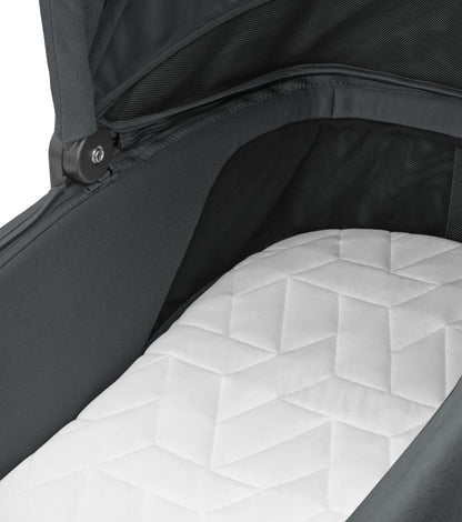 Maxi-Cosi Oxford Plus Baby Stroller 2 in 1 Set with Carrycot 0-4 Years 0-22kg Compact Folding Soft Suspension 3 Reclining Positions 10kg Storage Basket Twillic Graphite 