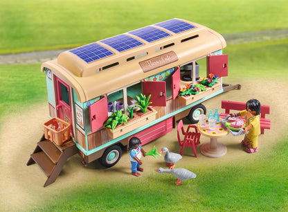 PLAYMOBIL Country 71441 Gemütliches Bauwagencafé, spielerisches Lernen mit liebevoll gestaltetem Bauwagen, detailreicher Austattung und einem Gänseteich, nachhaltiges Spielzeug für Kinder ab 4 Jahren