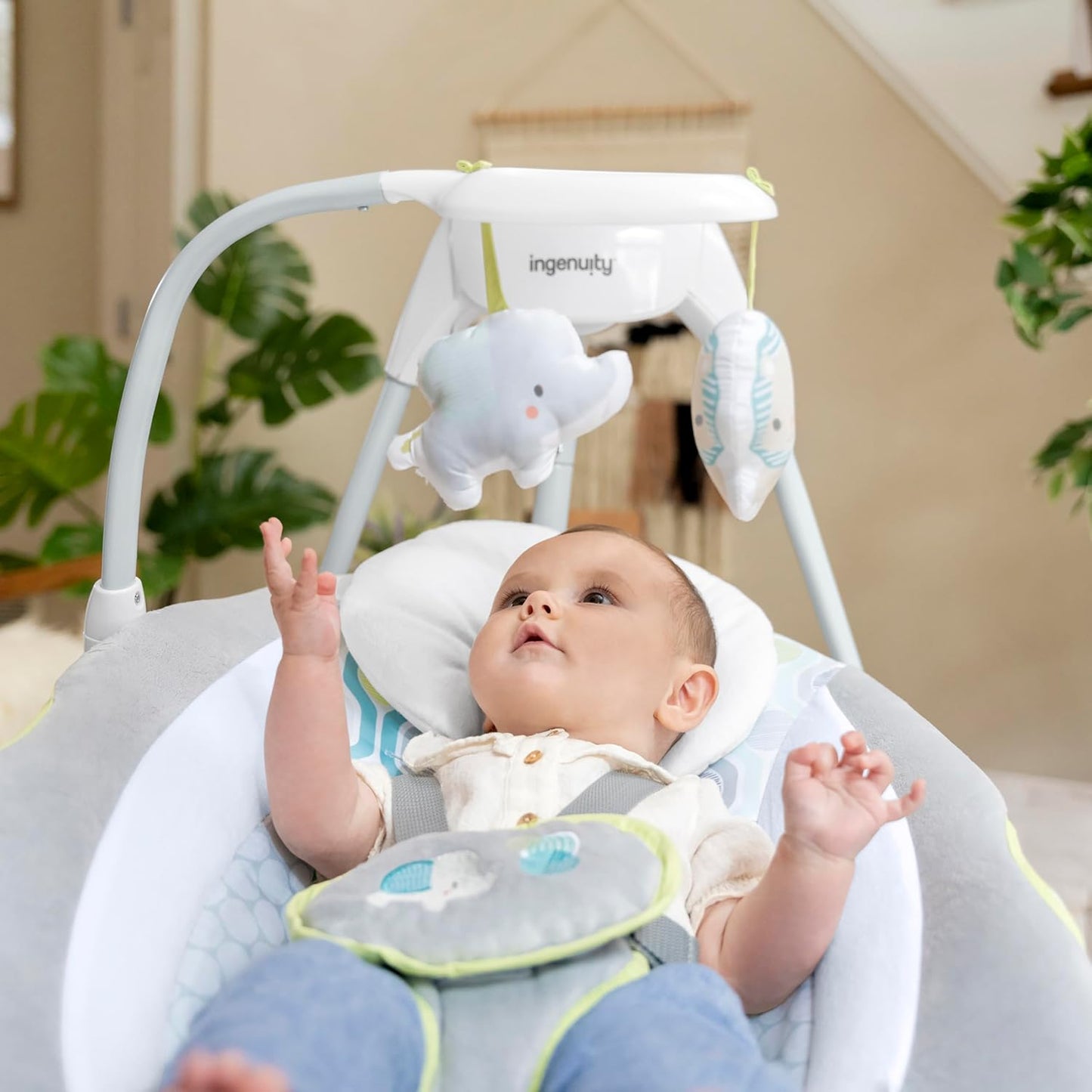 Ingenuity, Everston Babyschaukel, 180° drehbar, 3 Schaukelrichtungen und 6 -geschwindigkeiten, spielt 8 Melodien und weißes Rauschen, ab der geburt bis 9kg