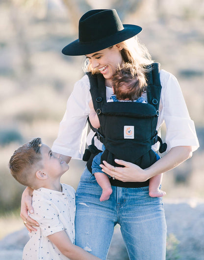Ergobaby Babytrage, Omni 360 Cool Air Mesh mit 4 Positionen für Neugeborene bis Kleinkinder (0-4 Jahre), ergonomische Kindertrage und Rucksack, Mitternachtsblau