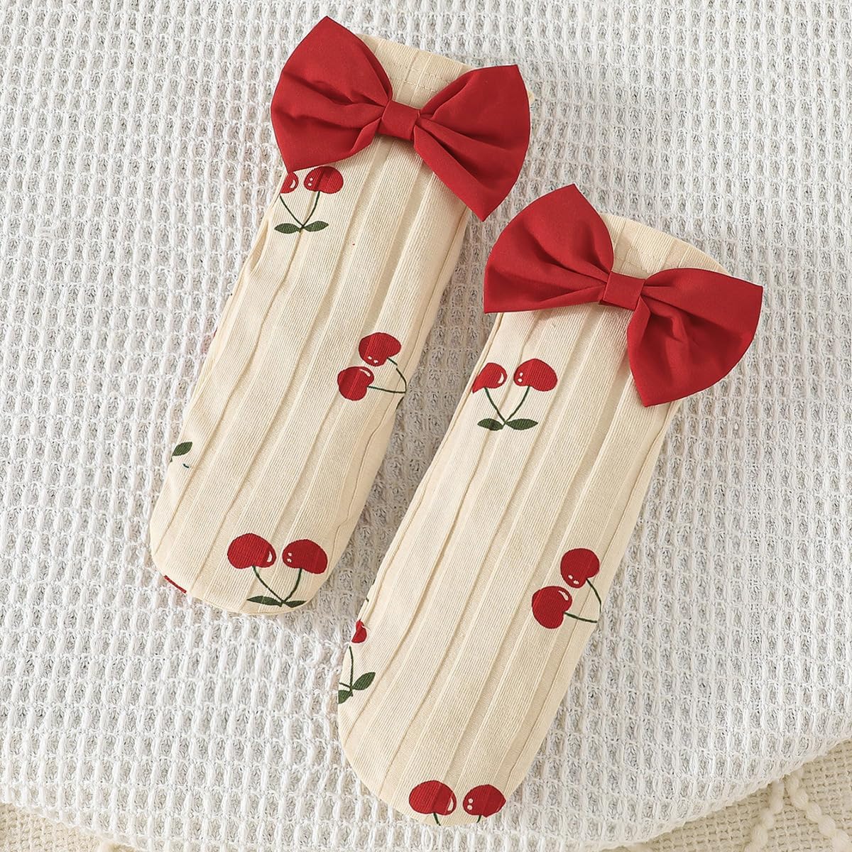 Neugeborenes Mädchen Erdbeerkleid Valentinstag Outfit Langarm Rippstrick Kleid mit Herzchenprint mit Stirnband und Söckchen Bekleidungsset