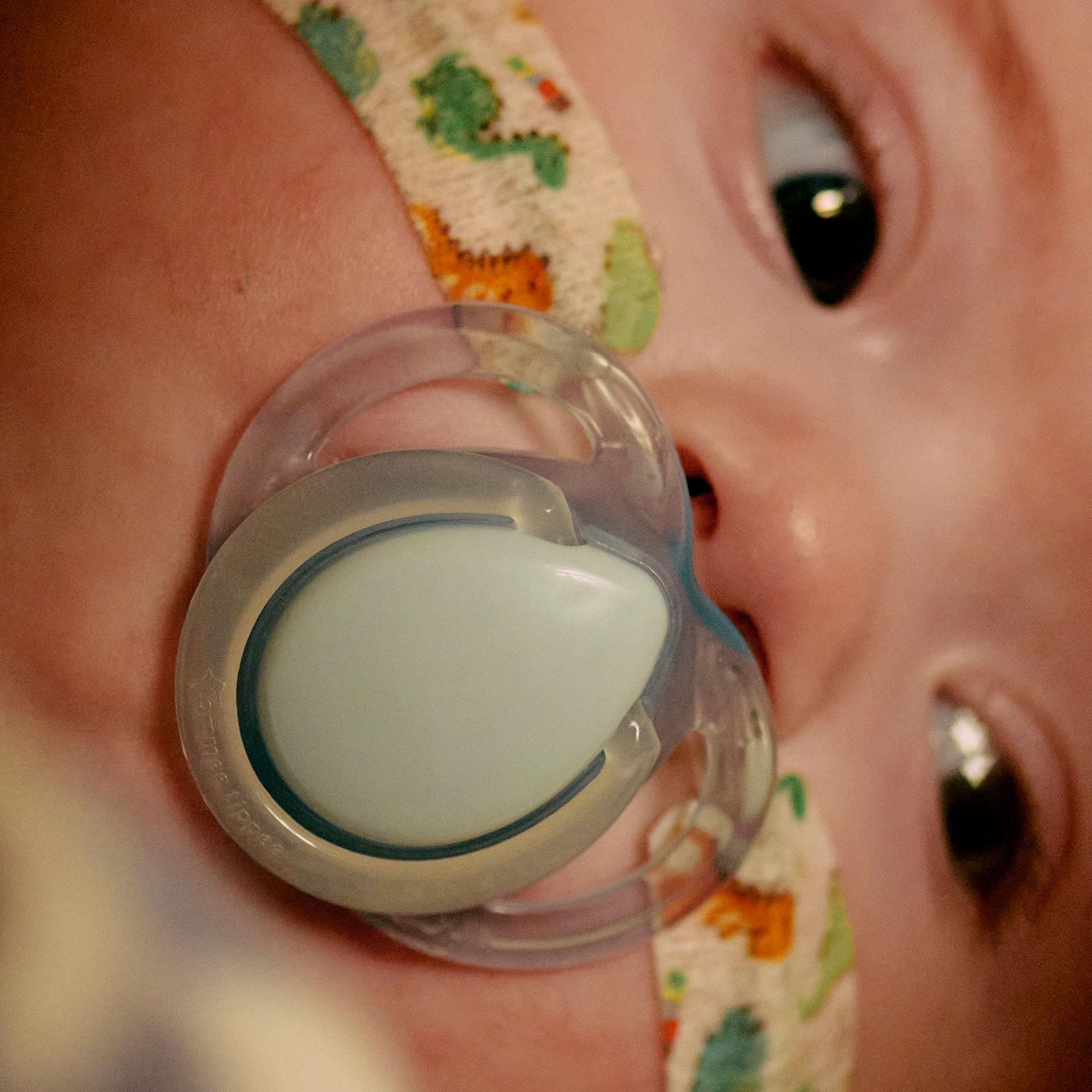 Tommee Tippee Schnuller für die Nacht, symmetrisches kieferorthopädisches Design, BPA-freies Silikonbeutel, 6—18 m, Packung mit 6 Schnullern - Meloni2